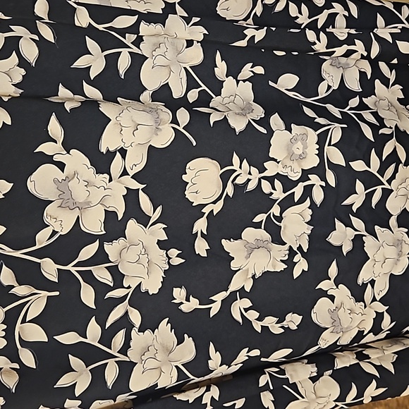 🌷Maggie Lawrence skirt - Picture 2 of 6